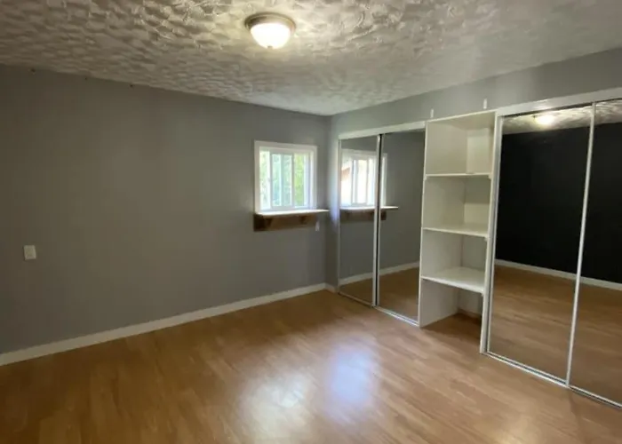 West Edmonton Cozy Room